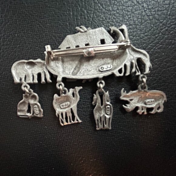 Jonette Jewelry silvertone pewter Noah's ark animals brooch/pin - Picture 2 of 3